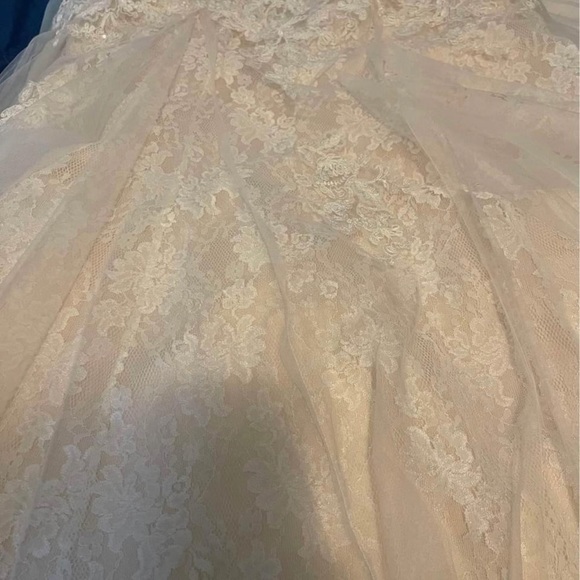 Maggie Sottero wedding dress size 14 has corset back. - Picture 4 of 10